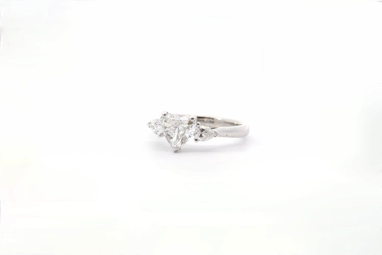 Bague 53 Bague cœur en platine avec diamant 1,13 ct et diamants poire 58 Facettes 26295-25050
