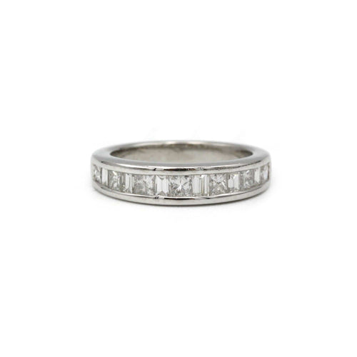 Ring 47 Halber Ewigkeitsring aus Platin und Diamanten im Prinzessschliff 58 Facettes 240214R