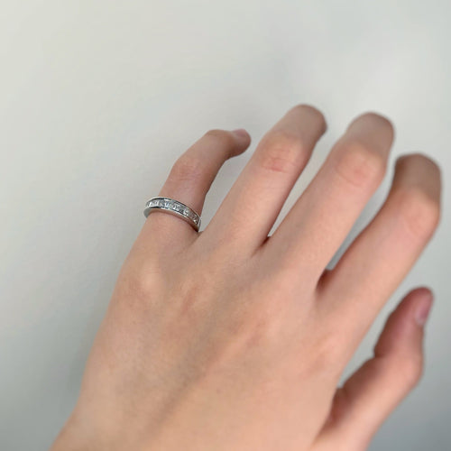 Ring 47 Halber Ewigkeitsring aus Platin und Diamanten im Prinzessschliff 58 Facettes 240214R