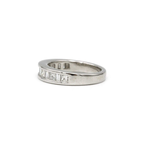 Ring 47 Halber Ewigkeitsring aus Platin und Diamanten im Prinzessschliff 58 Facettes 240214R