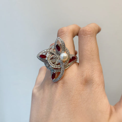 Bague 53 Bague en or blanc, diamants, rubis et perle 58 Facettes 230049SP
