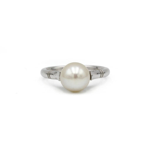 Ring 46 White gold ring and cultured pearl 58 Facettes 200051R
