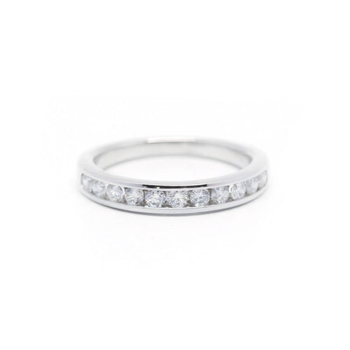 Bague 46 Demi-alliance en platine et diamants 58 Facettes 180076R