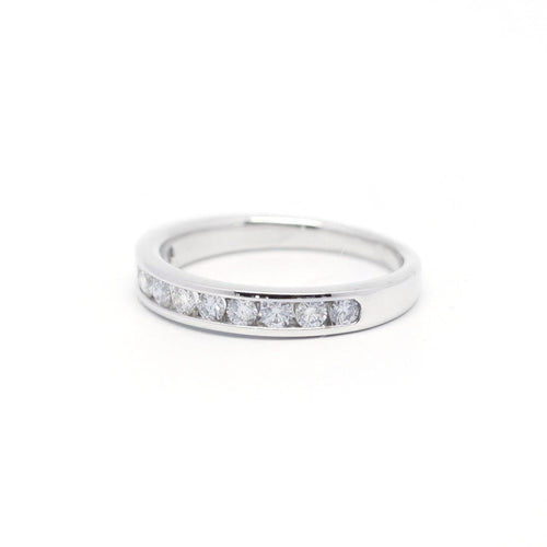 Bague 46 Demi-alliance en platine et diamants 58 Facettes 180076R