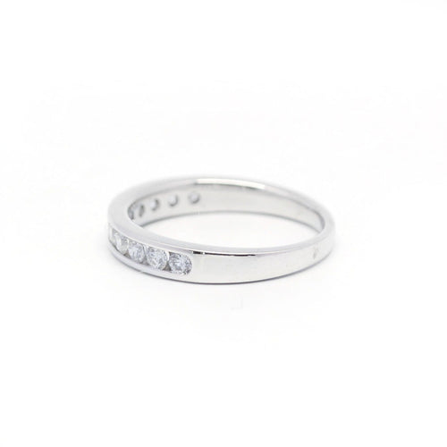 Bague 46 Demi-alliance en platine et diamants 58 Facettes 180076R