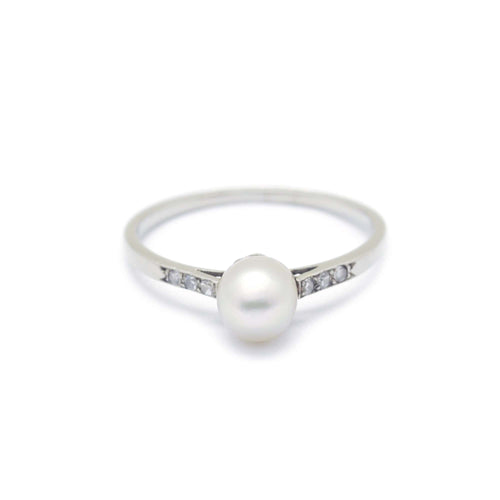 Bague 53 Bague en or blanc, perle et diamants 58 Facettes 140134R
