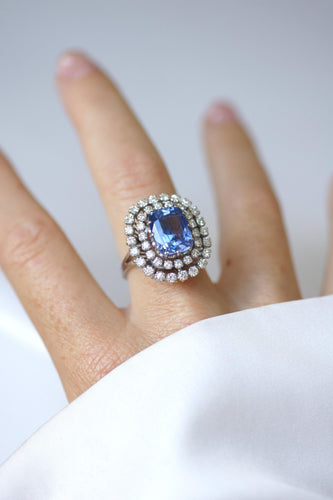 Inel 57 Inel cu safir de Ceylon din aur alb și diamante 58 Facettes