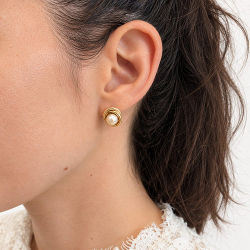 https://18carats.fr/wp-content/uploads/2026/07/38005-38353-Boucles-doreilles-en-or-jaune-et-perle.jpg