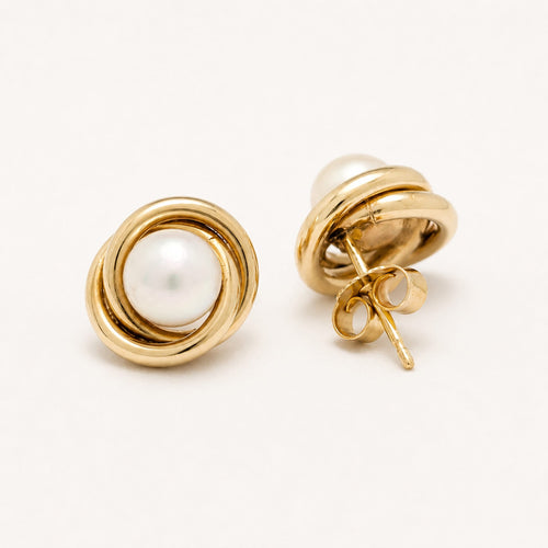 https://18carats.fr/wp-content/uploads/2026/07/38005-38351-Boucles-doreilles-en-or-jaune-et-perle.jpg