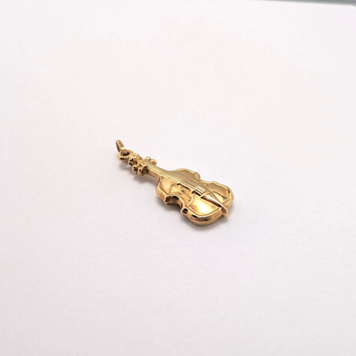 https://18carats.fr/wp-content/uploads/2026/07/38021-38277-Pendentif-violon-en-or-jaune-scaled.jpg