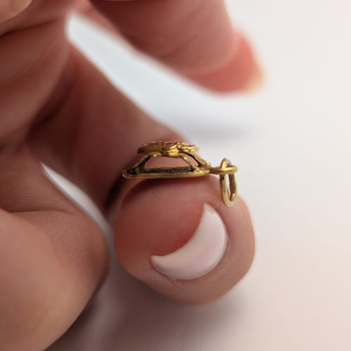 https://18carats.fr/wp-content/uploads/2026/07/38043-38257-Pendentif-en-or-jaune-scaled.jpg