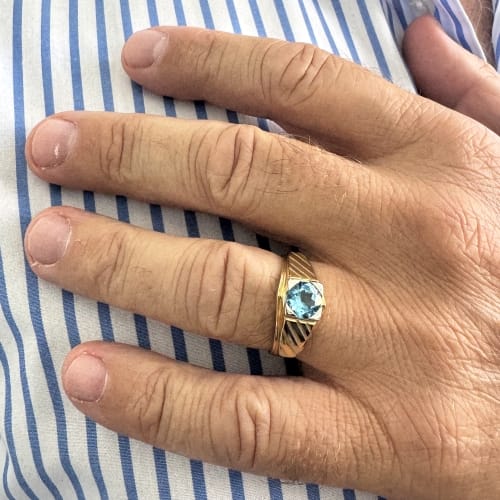 https://ledial.it/app/uploads/2026/09/40909-anello-uomo-oro-topazio_indossato_sito-51.jpg
