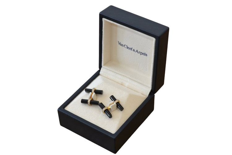 Boutons de manchette Van Cleef & Arpels - Boutons de manchette en or jaune 18k, diamants et onyx 58 Facettes 26768