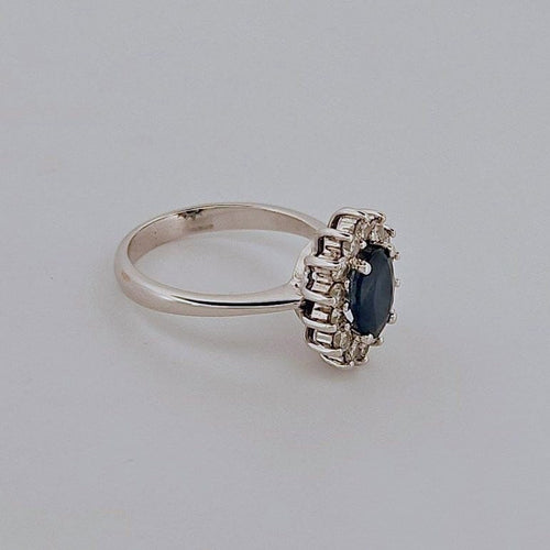 Bague 57 Bague entourage en or blanc 18 carats, saphir et diamants 58 Facettes 2690373