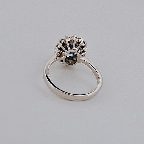 Bague 57 Bague entourage en or blanc 18 carats, saphir et diamants 58 Facettes 2690373