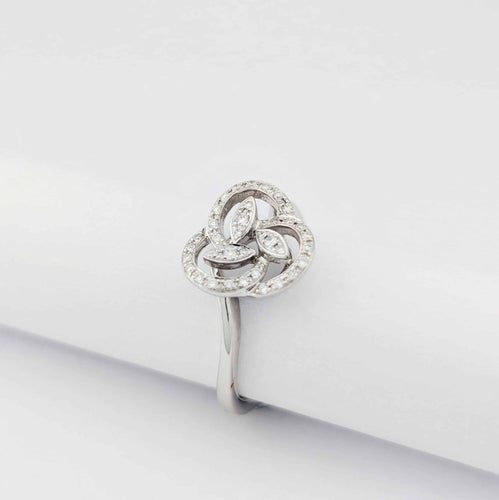 https://18carats.fr/wp-content/uploads/2025/11/33734-33789-Bague-en-or-blanc-et-diamant-scaled.jpg