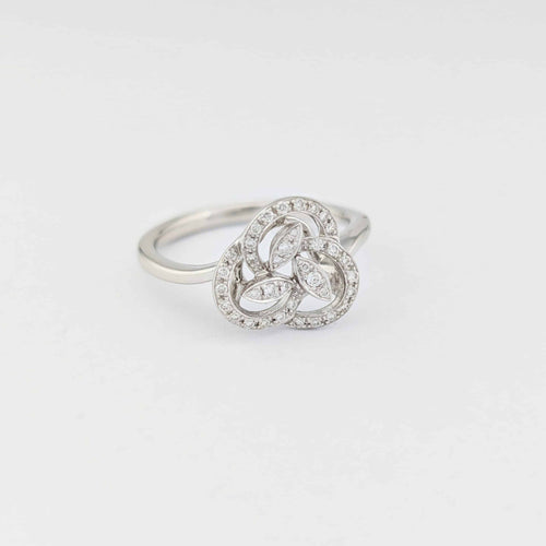 https://18carats.fr/wp-content/uploads/2025/11/33734-33795-Bague-en-or-blanc-et-diamant-scaled.jpg