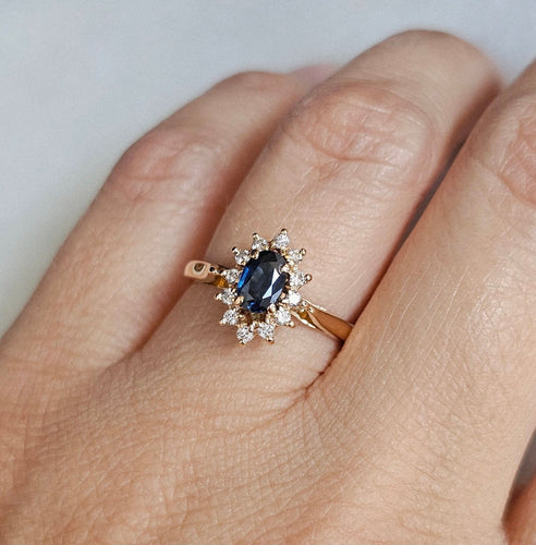 Bague 51 Bague marguerite en or jaune, saphir et diamants 58 Facettes 758