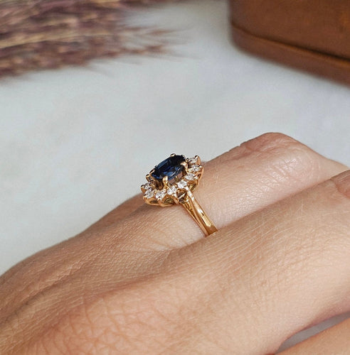 Bague 51 Bague marguerite en or jaune, saphir et diamants 58 Facettes 758