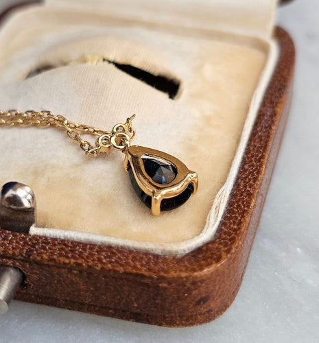 Collier Collier en or jaune 18 carats, saphir et diamants 58 Facettes 679