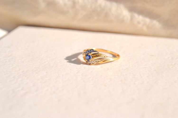 https://cdn.shopify.com/s/files/1/0963/7950/2920/files/bague-or-jaune-art-nouveau.jpg?v=1790331760