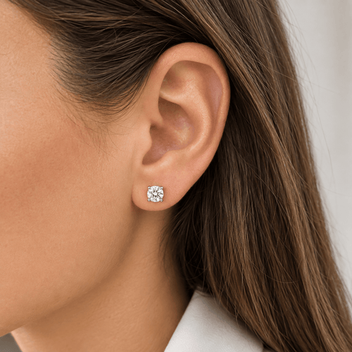Boucles d'oreilles Puces d'oreilles en or blanc et diamants 58 Facettes BO-003