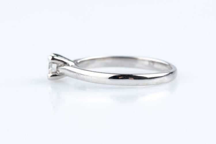 Bague 53 Bague solitaire en or blanc 18K et diamant 0,25 ct 58 Facettes BG203703-107