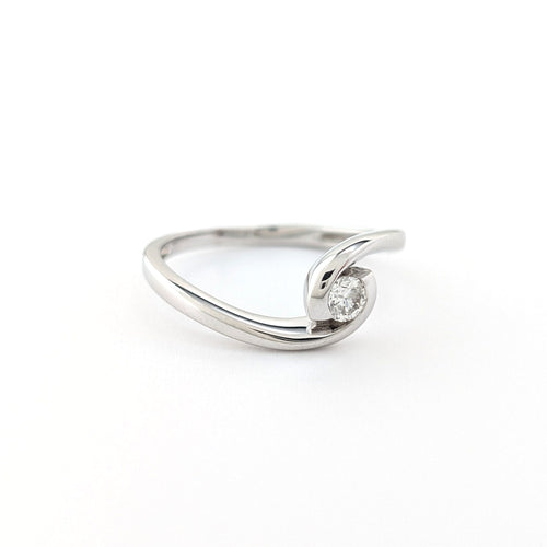 https://18carats.fr/wp-content/uploads/2026/07/37904-38563-Bague-en-or-blanc-et-diamants-scaled.jpg