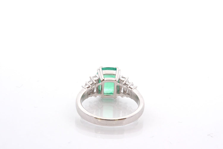 Bague 52 Bague en platine avec émeraude de Colombie 1,88 ct et diamants 58 Facettes 27080-27032b