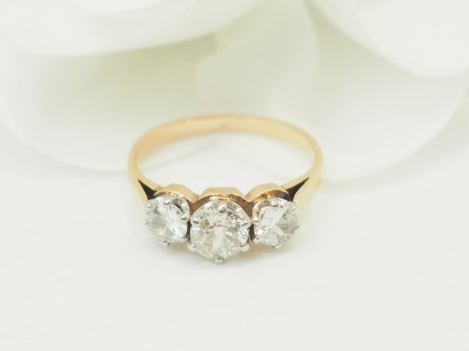 https://cdn.shopify.com/s/files/1/0750/3799/9372/files/laurore-bague-trilogie-or-diamants_0c73ca11-c905-4228-aaa0-a6daae13eef6.jpg?v=1790947494