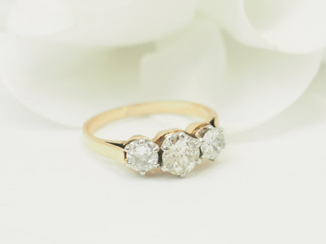 https://cdn.shopify.com/s/files/1/0750/3799/9372/files/laurore-bague-trilogie-or-diamants_1d911fe7-65ac-4610-bb5a-72e40bbd9456.jpg?v=1790947494