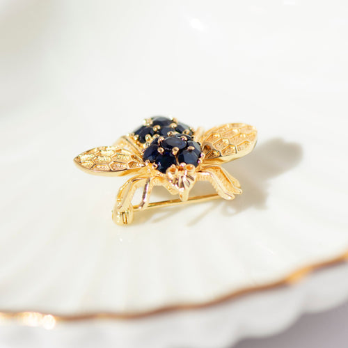 https://cdn.shopify.com/s/files/1/0442/6560/3235/files/Vintage-Bienen-Brosche-mit-Saphiren-Honey-Jewel-85.jpg?v=1791026613