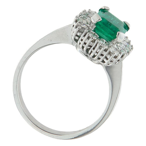 https://www.gioielleriaguidetti.it/wp-content/uploads/2026/10/G4039-d-anello-oro-bianco-con-smeraldo-e-diamanti.jpg
