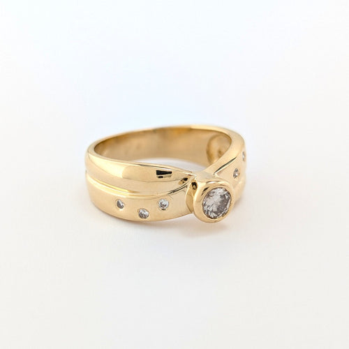 https://18carats.fr/wp-content/uploads/2026/08/38080-38569-Bague-en-or-jaune-et-diamant-scaled.jpg