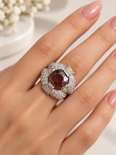 Bague 53 Bague en or blanc 750, pierre rouge et diamants 58 Facettes 50544