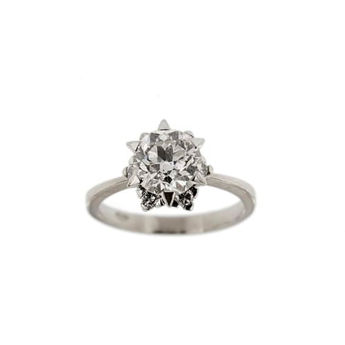https://ledial.it/app/uploads/2025/05/33443-anello-platino-solitario-diamanti-4.jpg