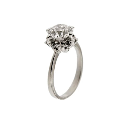 https://ledial.it/app/uploads/2025/05/33443-anello-platino-solitario-diamanti-8.jpg