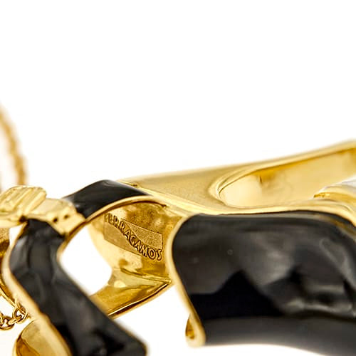 https://ledial.it/app/uploads/2025/06/39527-collana-oro-ciondolo-scarpa-ferragamo_8.jpg