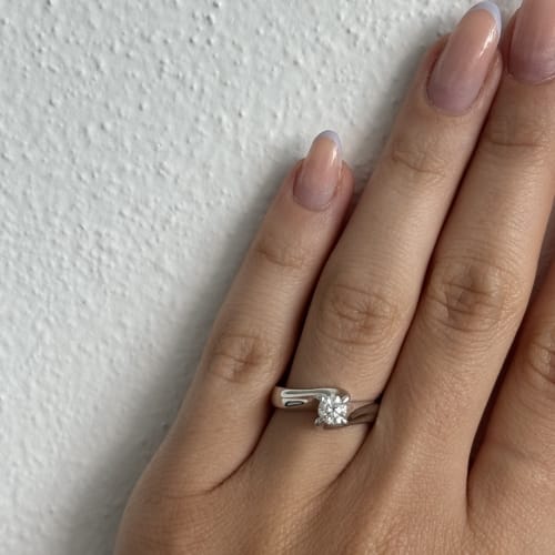 Bague 51 Bague solitaire contrarié en or blanc 18 ct avec diamant 0,37 ct 58 Facettes 30220