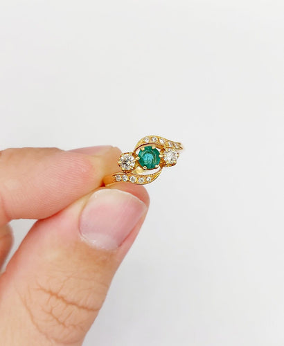 Bague 51 Bague tourbillon ancienne en or 18k, émeraude et diamants 58 Facettes A07900