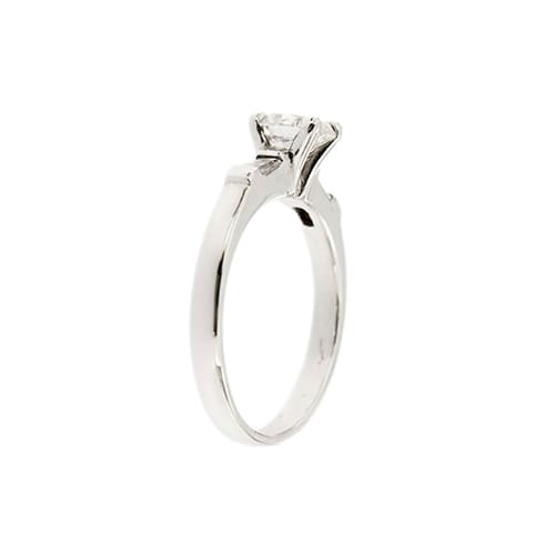 https://ledial.it/app/uploads/2025/05/31355-anello-oro-diamanti-solitario-8.jpg