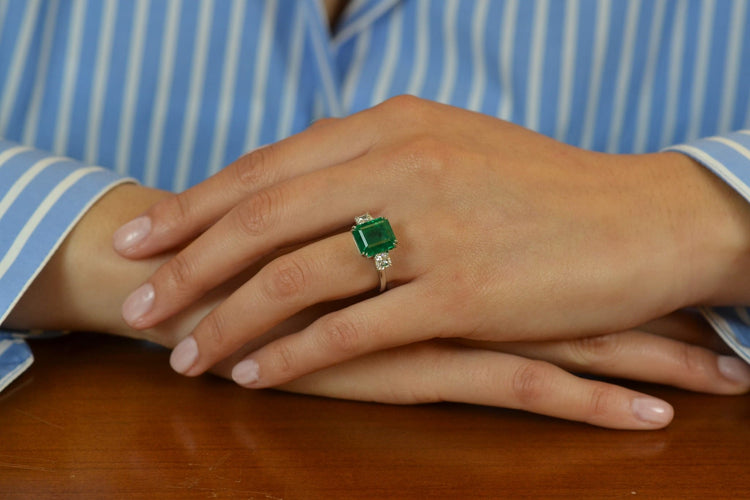 Bague 53 Bague émeraude 5,84 ct et diamants en platine 58 Facettes 27217-27357-27248-27249