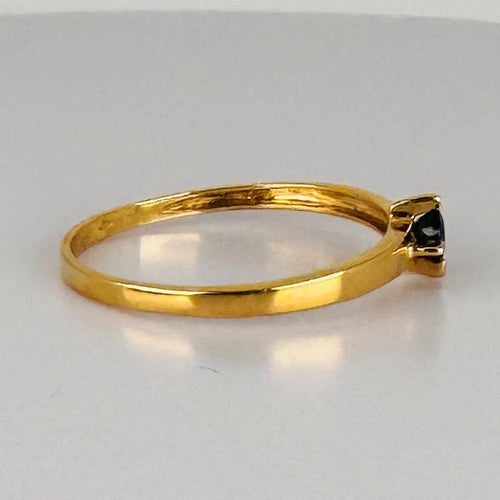 https://cdn.shopify.com/s/files/1/0829/5212/6812/files/14K_Yellow_Gold_Blue_Sapphire_Ring_5.jpg?v=1791537049