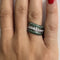 Bague 57 Bague bande ondulée en or blanc 18 ct, diamants et émeraudes 58 Facettes 38594