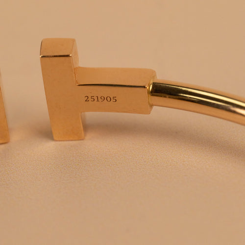 https://cdn.shopify.com/s/files/1/0940/1971/5447/files/bracelet-tiffany_co-wire-luxe.jpg?v=1789385610