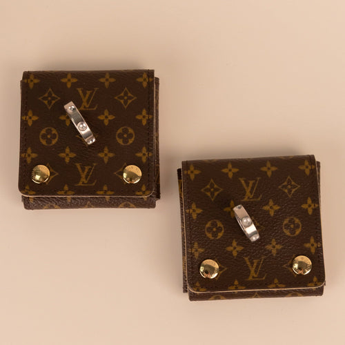 https://cdn.shopify.com/s/files/1/0940/1971/5447/files/bague-louis-vuitton-or-blanc-femme.jpg?v=1789072746