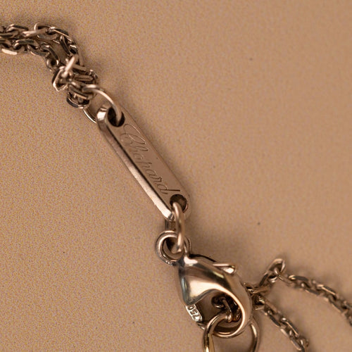 https://cdn.shopify.com/s/files/1/0940/1971/5447/files/chopard-happy-diamonds-collier-or-blanc-diamants.jpg?v=1790015133