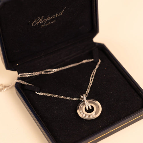 https://cdn.shopify.com/s/files/1/0940/1971/5447/files/chopard-happy-diamonds-collier-or-diamants.jpg?v=1790015014