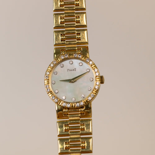 https://cdn.shopify.com/s/files/1/0940/1971/5447/files/montre-piaget-dancer-or-diamants-nacre-cadran.jpg?v=1790111350