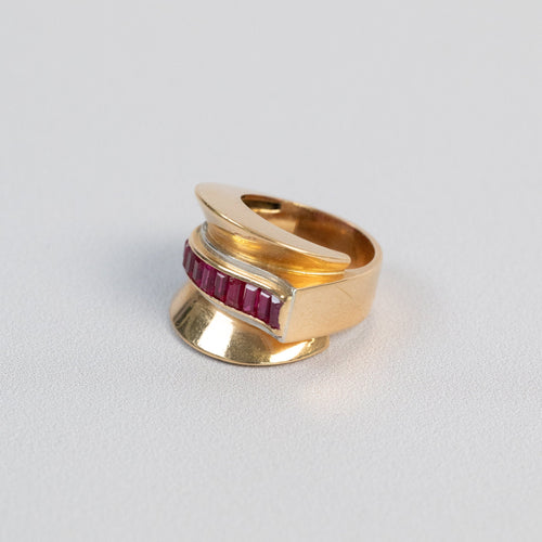 https://cdn.shopify.com/s/files/1/0940/1971/5447/files/bague-tank-rubis-diamants-detail.jpg?v=1791565234